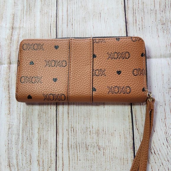 XOXO Wristlet Wallet Zip Vegan Leather Wallet W/ Lots Of Credit Card Slots - Picture 2 of 12
